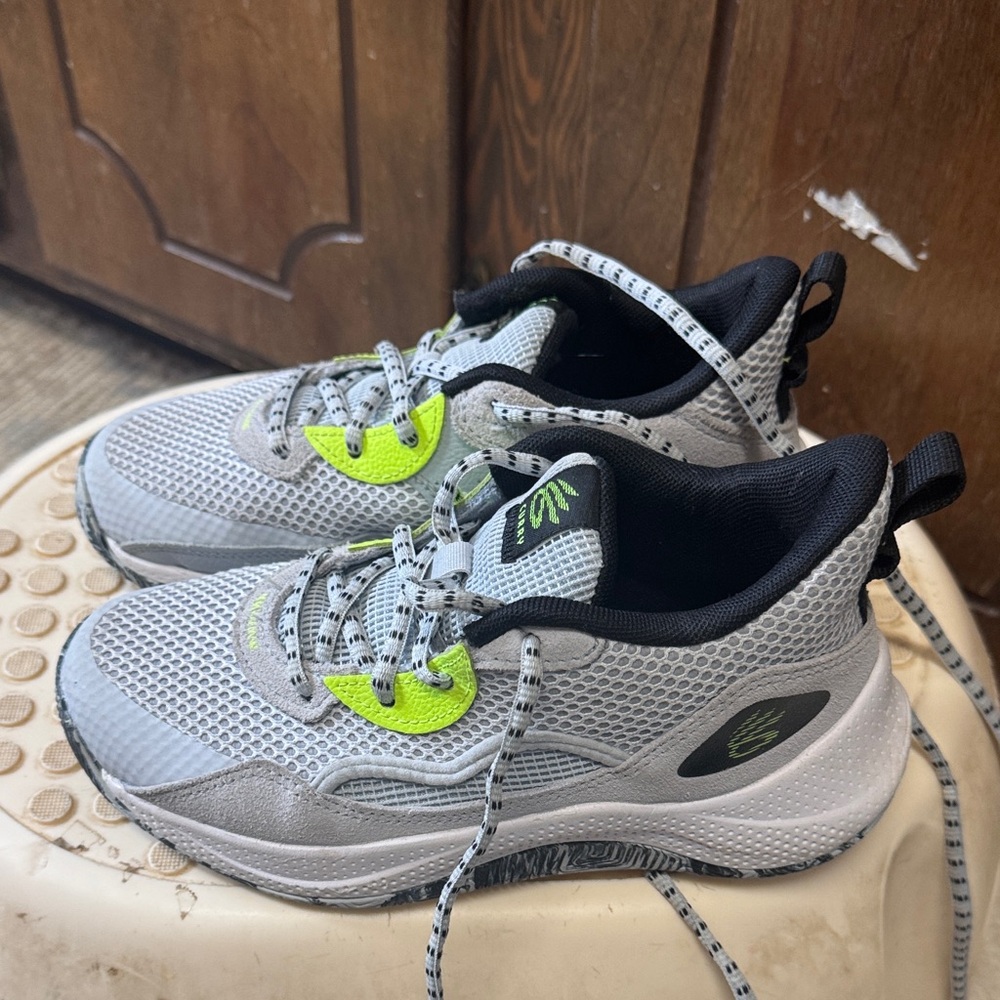 Under Armour Kids Curry Basketball shoes